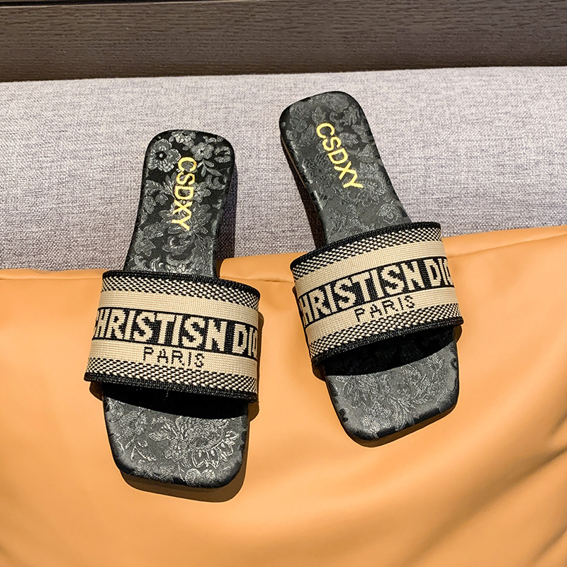 Free Shipping 2025 new designer sandals slippers flat Square toe casual embroidery sandals slides womans sandal outdoor Slipper woman shoes szie 36-42