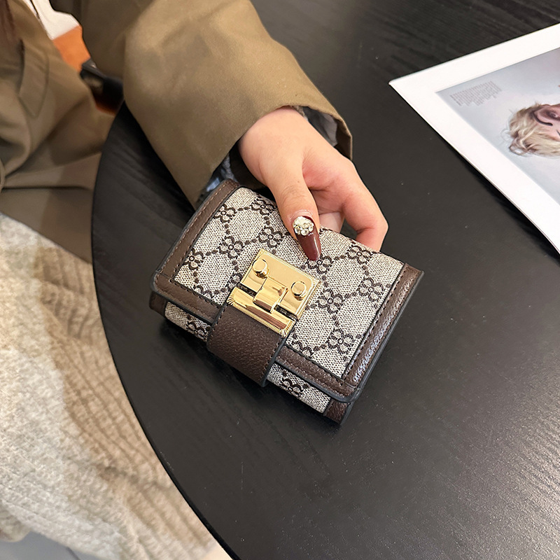 2025 Designer printed Women's new 3 short multi-card triple fold buckle long wallet with hand