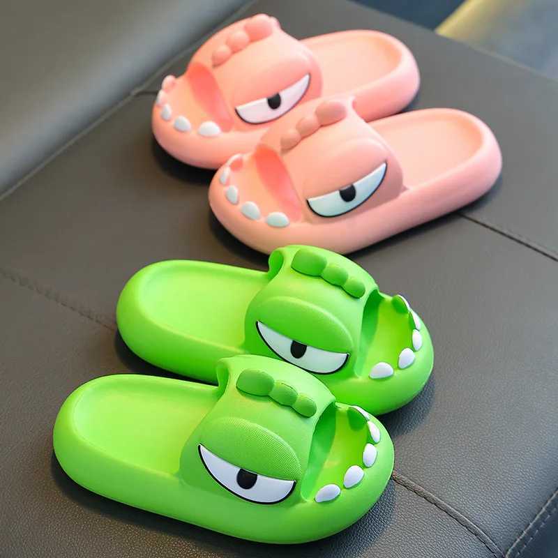 Slipper Comwarm Dinosaur Slide Children 3-15 Year Old Boys and Girls Family Shoes Summer Cartoon Bathroom Non slip Slide Teen Family Slide S25326