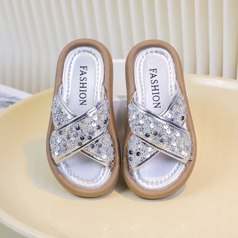 Slipper Childrens slippers womens summer new fashion Korean version little girl princess wearing non slip soft bottom girls cool slippers flat bottom 