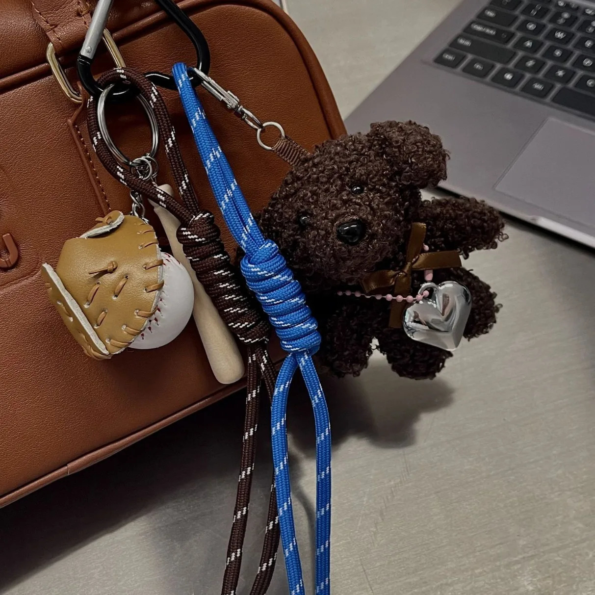 Original ed Key Chain with baseball Plush dog Decor Sporty Style Bag Pendant Casual Cool Trendy Fashion Accessories250325