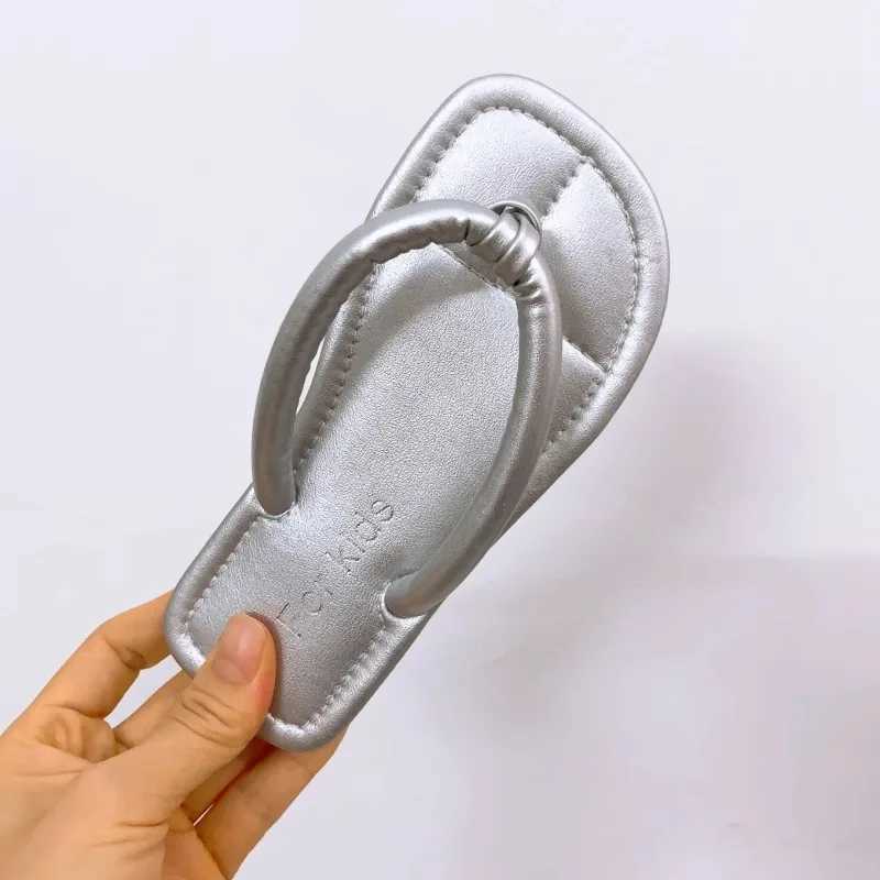 Slipper Summer comfortable beach childrens flip cover lightweight soft bottom flat slide fashionable for girls silver toe clip outdoor slide S25326