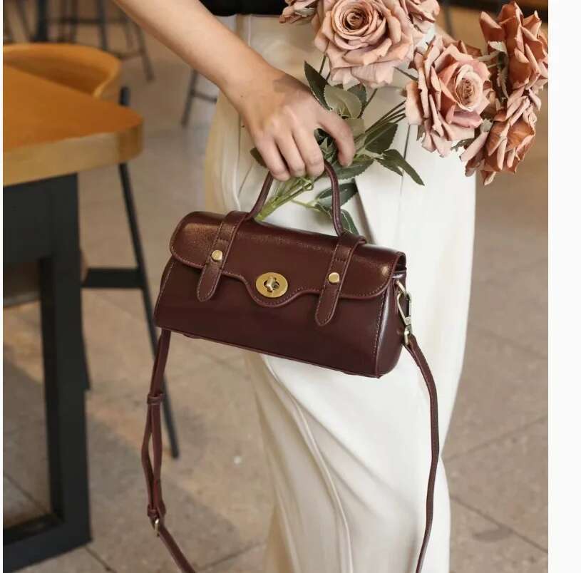 2025 New Designer Baguette Cowhide Women Handbag Fashion Mini Party Shopping Slant Vintage Cambridge Bag