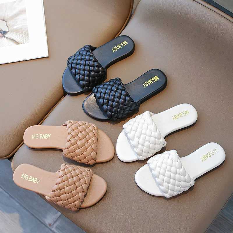 Slipper Childrens sliders girls fashionable princess shoes soft soles girls sandals breathable summer beach shoes girls childrens shoes S25326