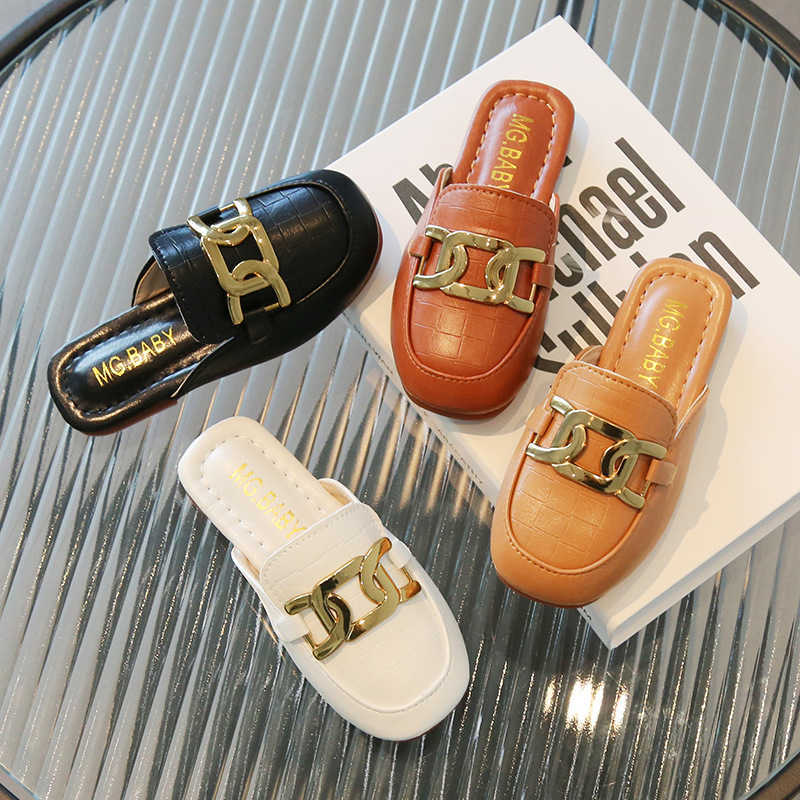 Slipper Childrens sandals for spring and summer 2024 new style for girls wearing flat bottomed toe half slippers without heels casual lazy shoes trend