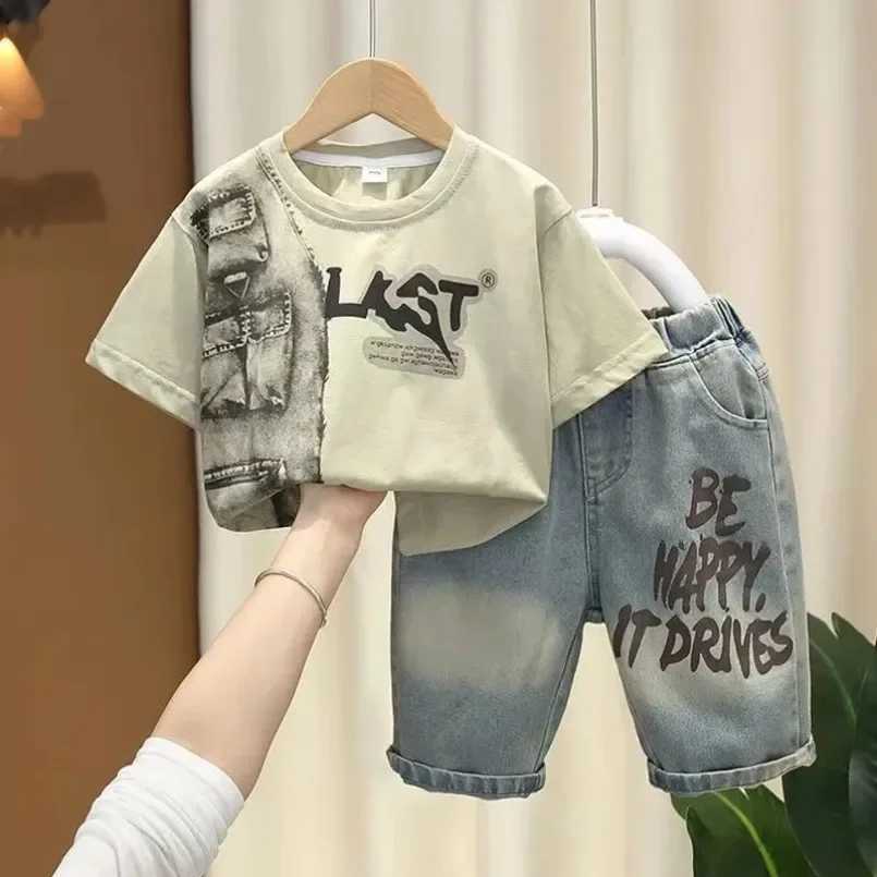 Boys summer clothing set handsome childrens short sleeved clothing fashionable baby T-shirt thin two-piece set new set for 2024T250327
