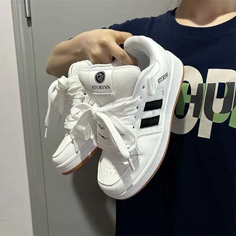 Womens luxury Zapatillas Lacotivas Mujer mens skateboarding bread shoes retro national trend sports shoes board womens skateboarding sports shoes Y250