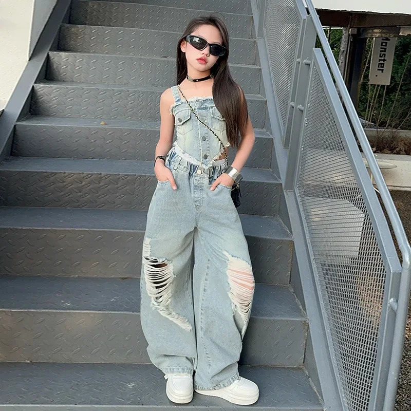 Girls Suits Summer Vintage Denim Suit Harbor Flavor Halter Vest Ripped Wide-leg Pants Two-piece Set Kids Simple Casual 250326