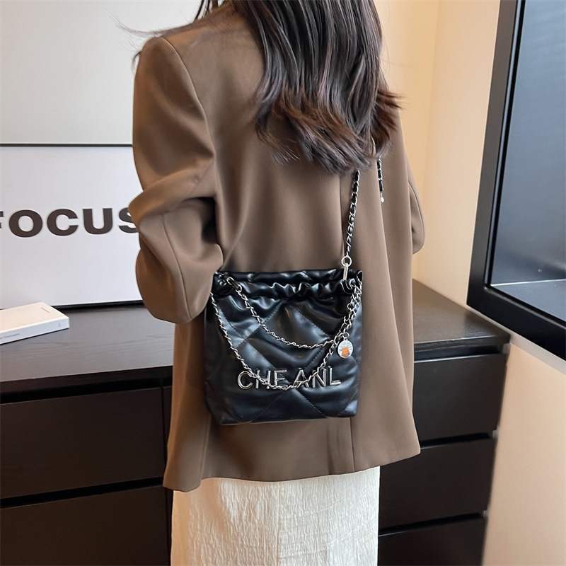 Free shipping 2025 new designer bag fashionable diamond grid chain large capacity bucket bag hand-held single shoulder tote bag for women