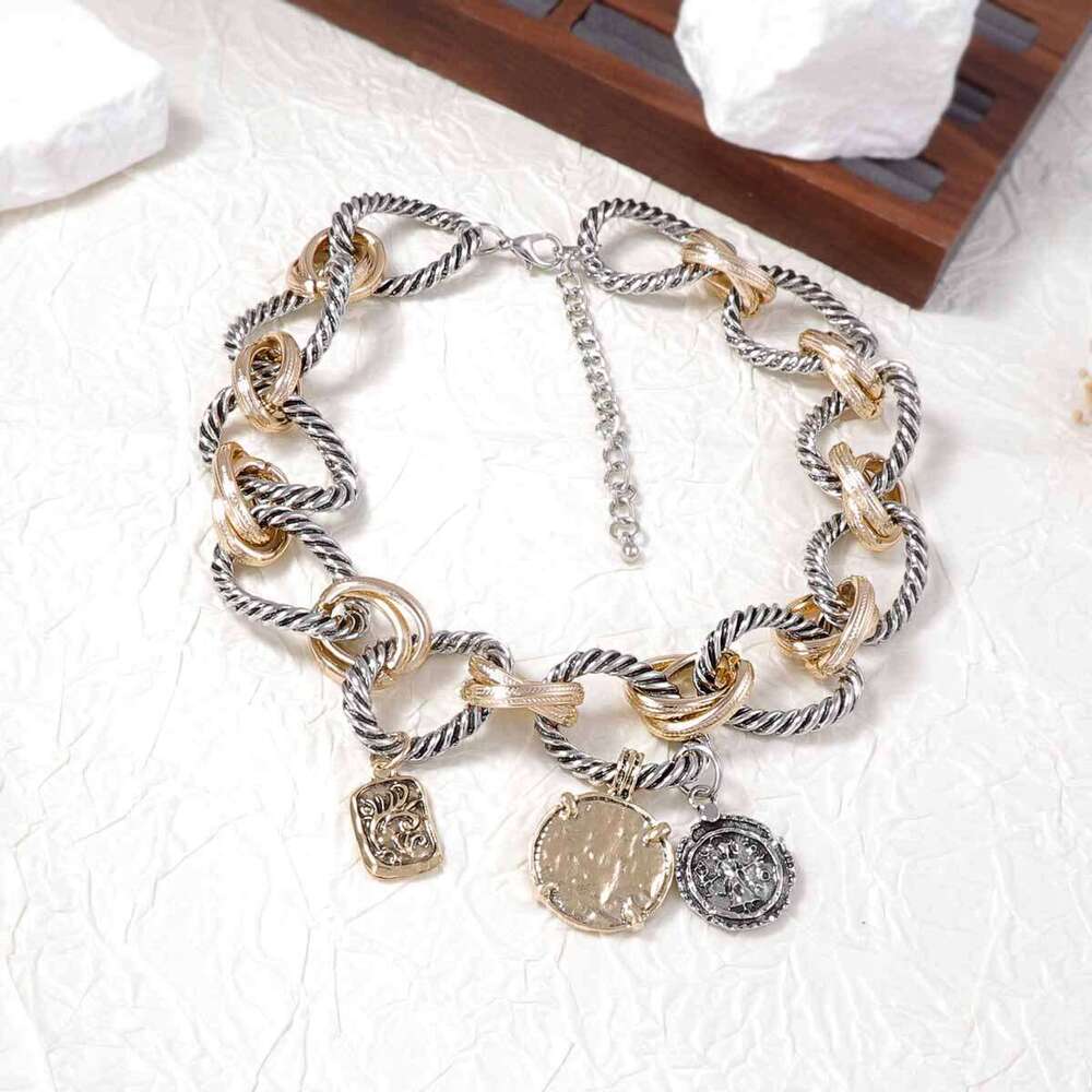 Trendy Geometric O-Ring Link Chain Necklace - Fashionable Badge Design Brass Alloy Women's Versatile Layering Jewelry