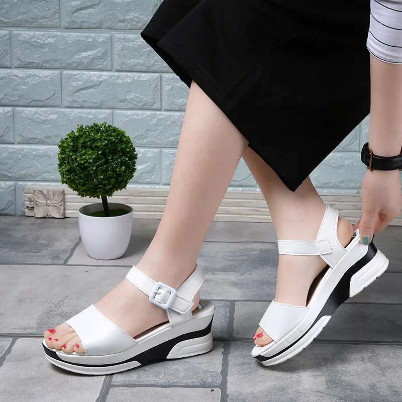 Summer shoes woman Platform Sandals Soft Leather Casual Open Toe Gladiator wedges Trifle Mujer Women Shoes Flats
