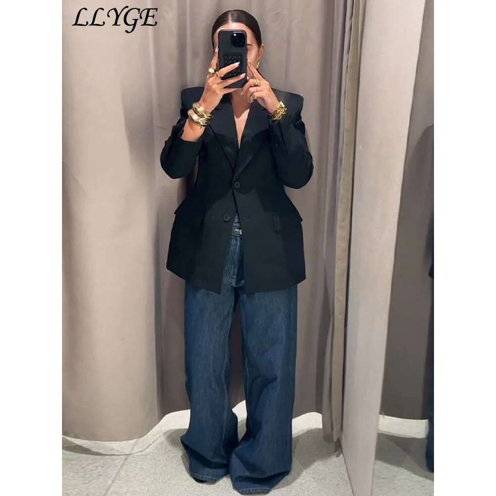 Women's Wear Elegant Women's Black Blazer Slim Lapel Shoulder Pads Button Flap Pocket Female Suit Jacket 2025 Spring Lady Commute Outwear