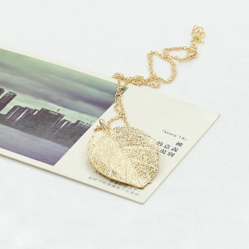 1 elegant and shiny gold leaf exquisite pendant necklace long hair clothing chain 250325