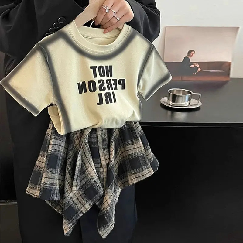 Summer Childrens Clothing Girl Set Fashionable Letter Stroke Edge Short Sleeved T-ShirtStreet Style Irregular Plaid Half Skirt 250326