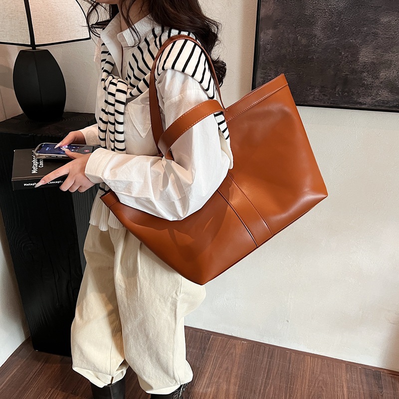 Fashion large capacity Tote bag new commuter shoulder bag senior sense of fashion casual women's bag 2025