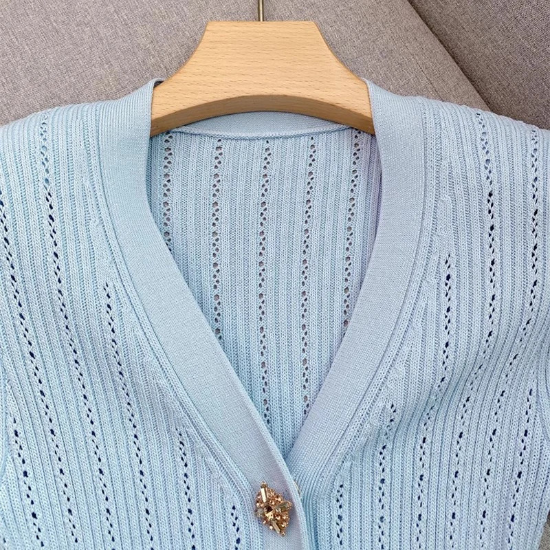 YuooMuoo fashionable one-piece knitted long dress elegant womens V-neck pleated hem slim fit waist tight sweater party vest 250322