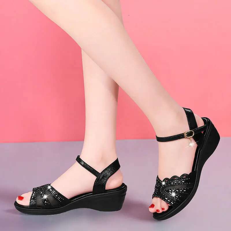 2025 Summer New Women's Lightweight Wedge Designer Fashion Thick Bottom Sandals