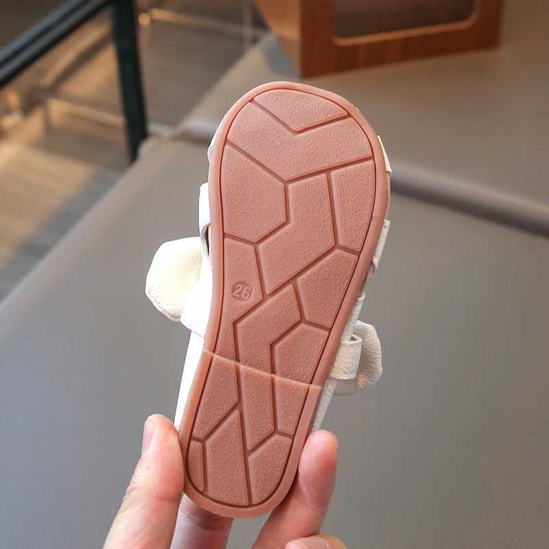 Slipper 2025 Spring/Summer New Childrens Slide Suitable for Girls Simple Leather Princess Shoes Soft and Breathable Coat Cute Bow S25326