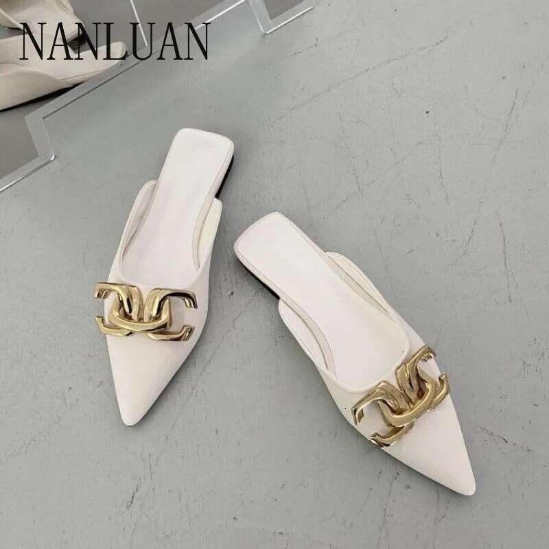 Boutique Fashionable Womens New Style Comfortable Flat Women's Shoes High Quality Metal Decorative Fashion Slippers