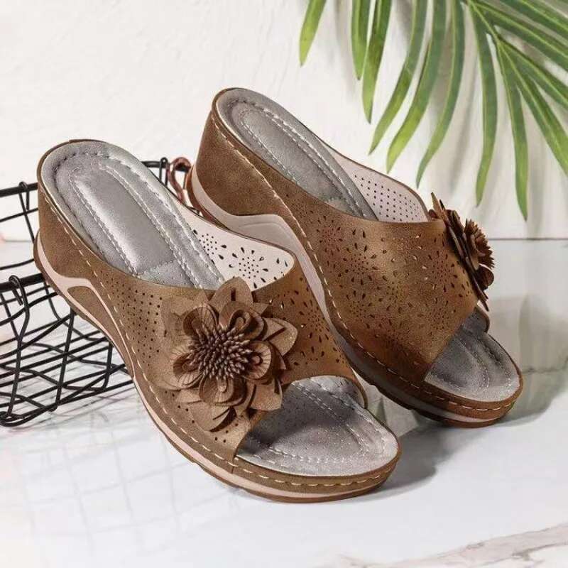 2025 Summer New Women's Slippers Casual Shoes Hollow Designer Fashion Slope Heel Beach Shoes Outdoor Platform Comfortable Non slip Sandals