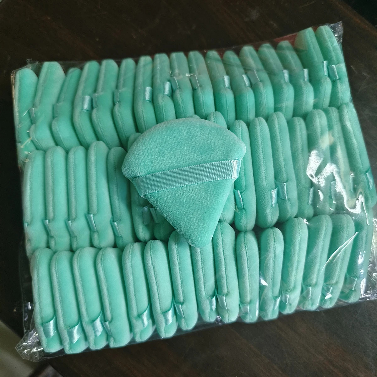 Wholesale 50Pcs Triangle Powder Puff Mini Face Makeup Sponge Cosmetics Soft Cotton Face Powder Puff Washable Velvet Makeup Puff 250317