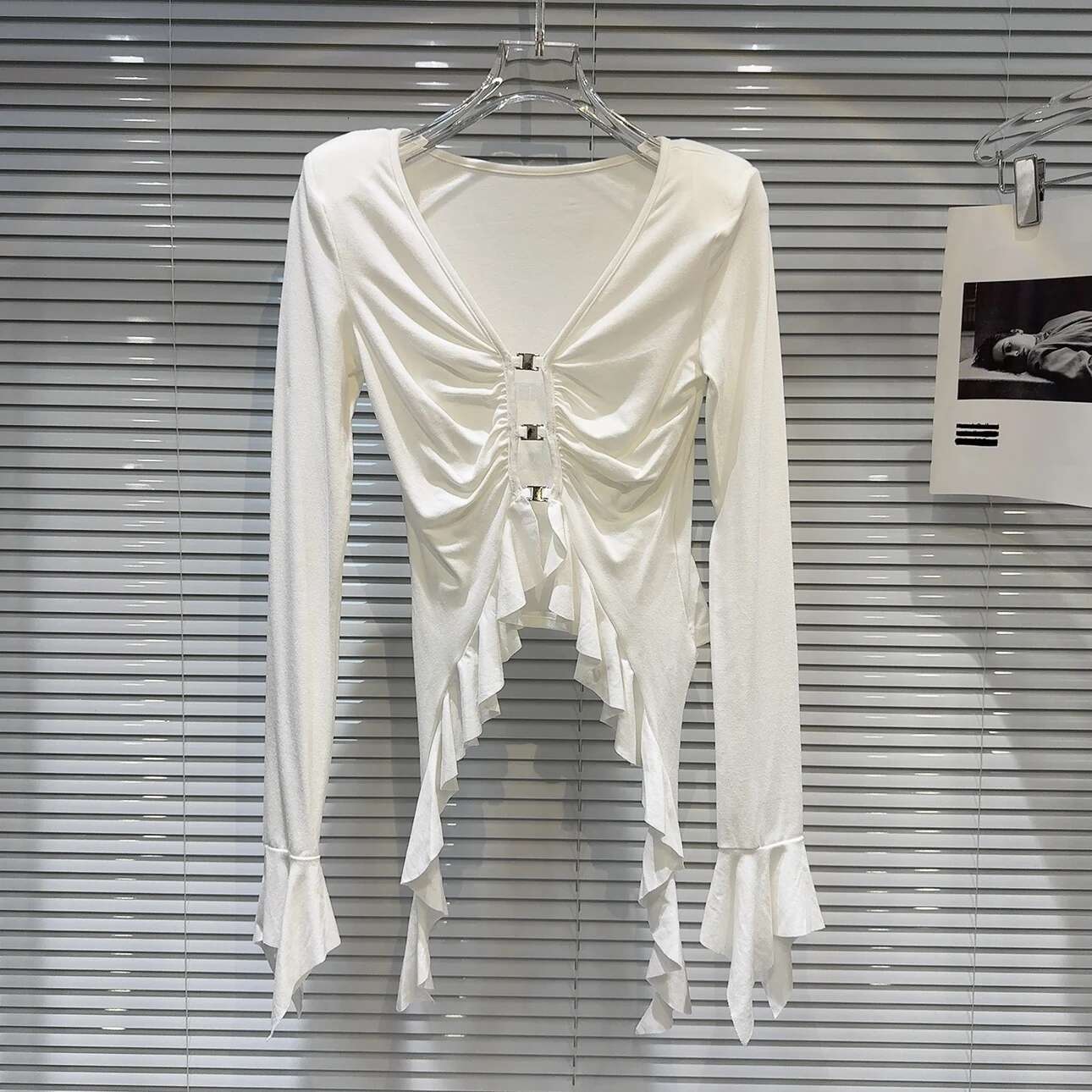 Autumn New Arrival Long Flare Sleeve Metal Buckles Ruffles Tassel Hollow Out Slim T Shirt Women Gs038