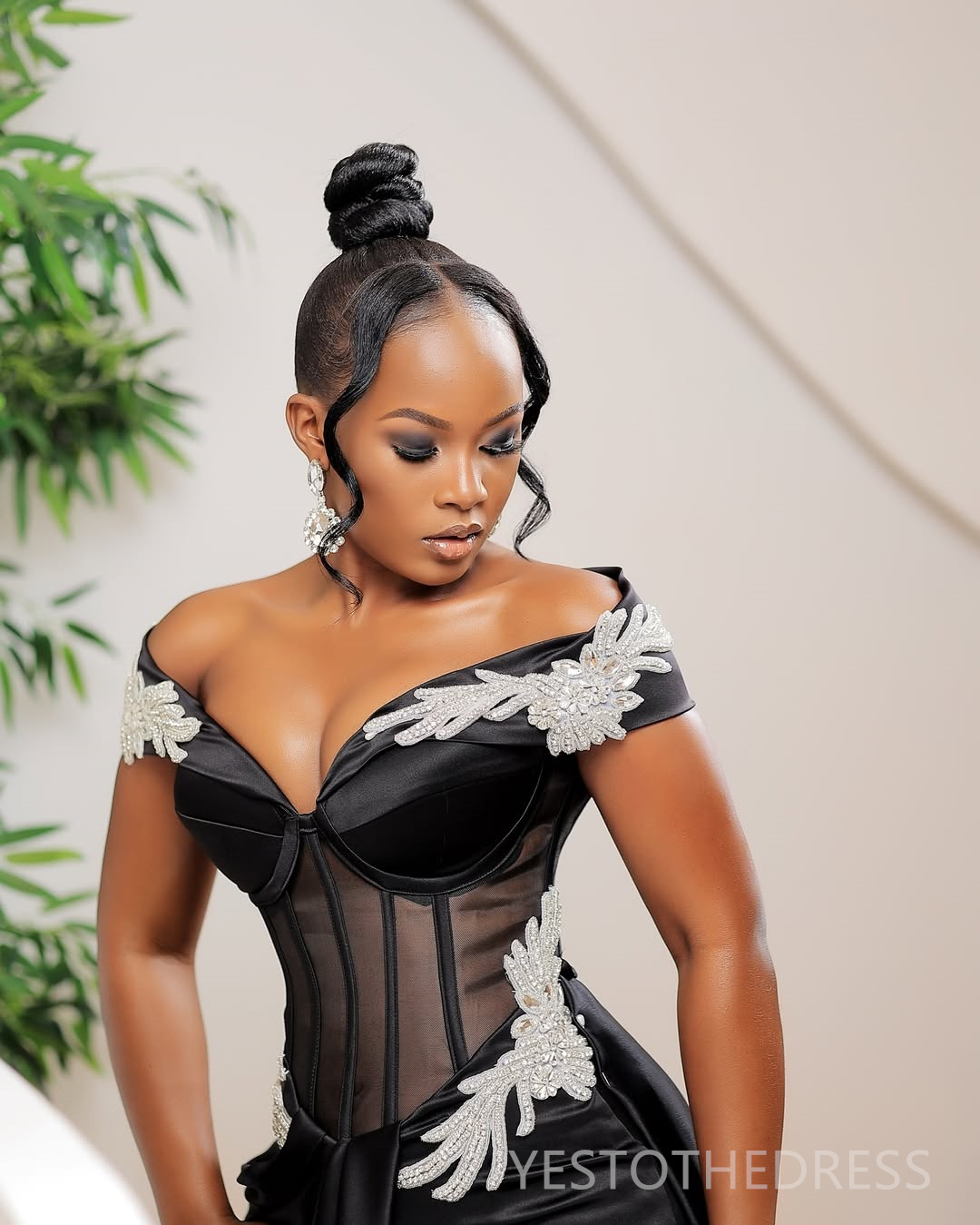 2025 Aso Ebi Black Prom Dress Mermaid Prom Dresses Formal Gowns Illusion Off Shoulder Appliqued Beaded Lace Crystals Birthday Second Reception Gowns A