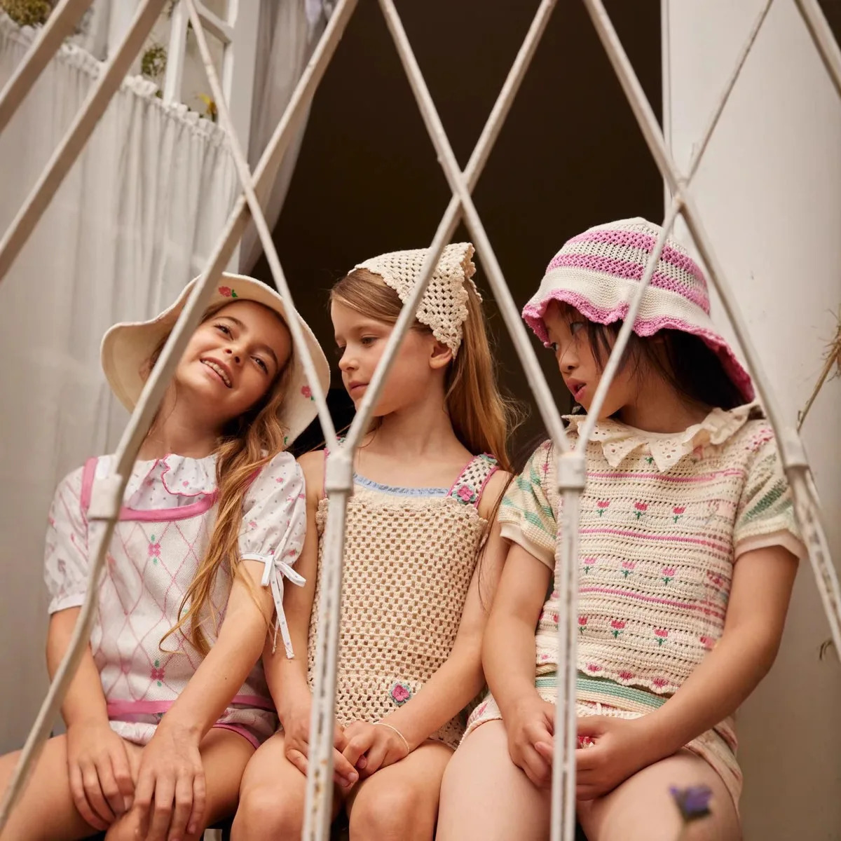 BEBE Knitted Set 2025 Summer Girls Lapel Solid Color Dress Baby Flowers Knitted Sleeveless Top Shorts 250326