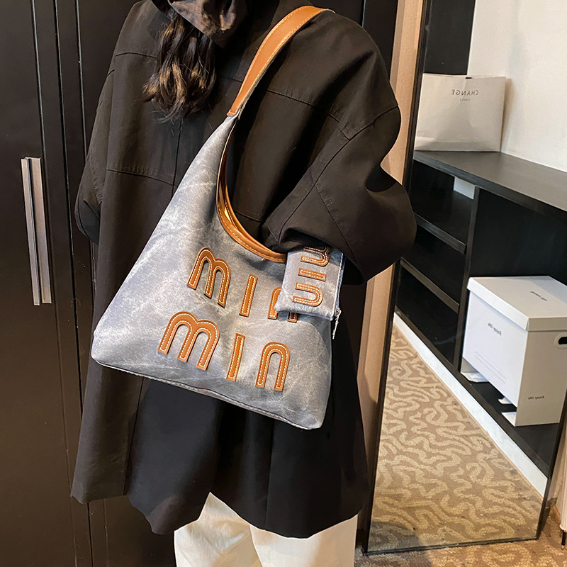Casual retro large capacity bag women's new personality fashion single shoulder crossbody bag Tote bag 2025s hot