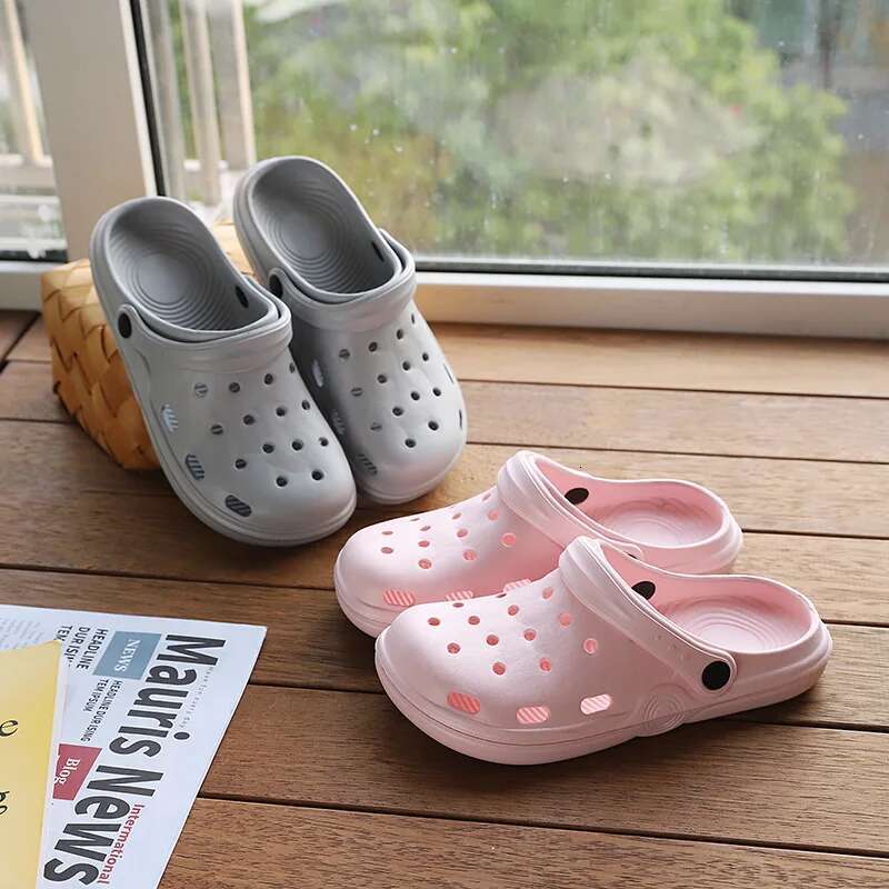 2025 Summer New Waterproof Slippers for Women Outdoor Designer Fashion Slippers Soft soled Garden Shoes Indoor Care Shoes Sandals2