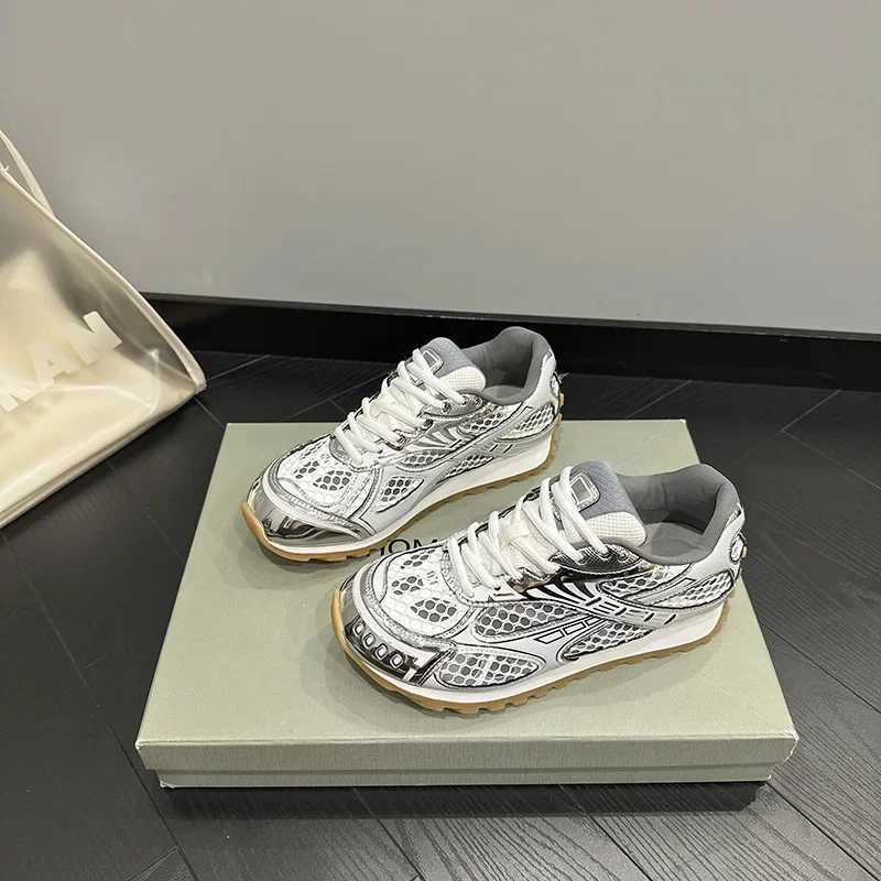 Womens luxury flat sneakers patchwork leather shoes optical sole air mesh running and walking couples wear fall 2024C250327
