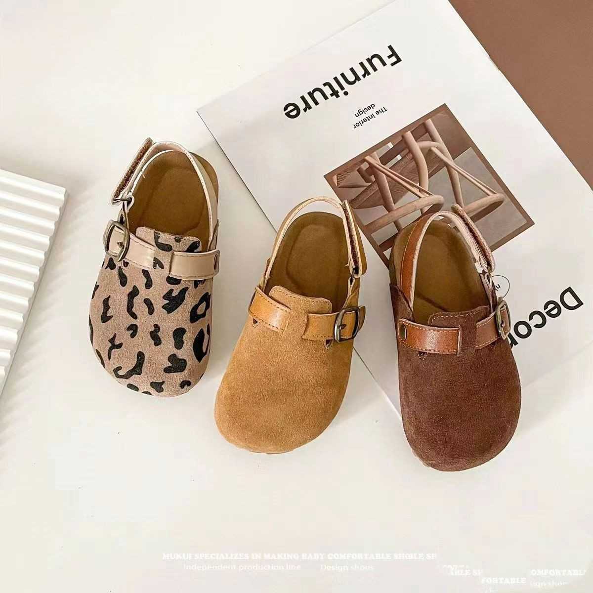 Slipper Baotou Childrens Fashion Boken Sandals 2025 Summer Shoes Anti suede Leather British Style Childrens Beach Shoes Baby Sandals S25326