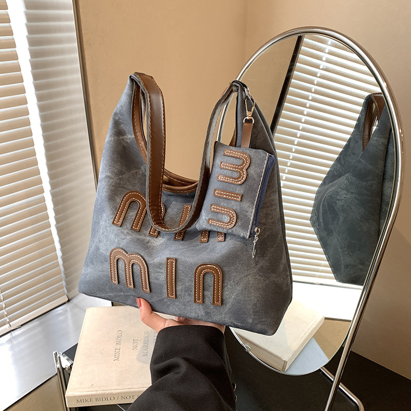 Casual retro large capacity bag women's new personality fashion single shoulder crossbody bag Tote bag 2025s hot