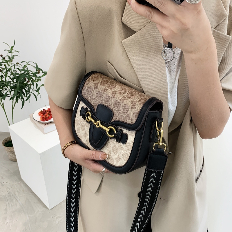 Free shipping 2025 New designer bag Fashion popular printed single shoulder crossbody bag premium texture for womens
