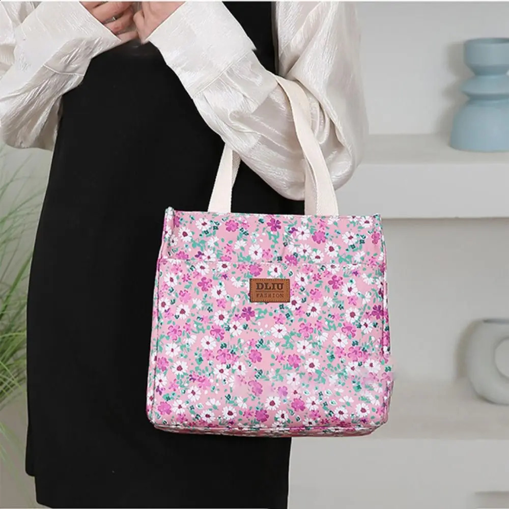 Novice flower printed large capacity waterproof insulated thick lunch bag 250326