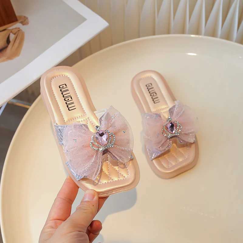 Slipper 2024 Summer Childrens Sandals Bow Flat Open Toe Childrens Slide Non slip Flip Cover Girls Sandals Cute Princess Beach Slide S25326