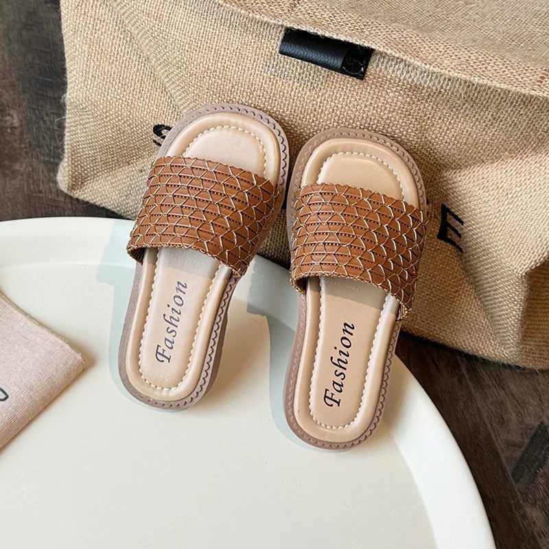 Slipper 2024 Summer New Girl Slide Fashion Baby Flip Leisure Soft Bottom Indoor and Outdoor Slide S25326