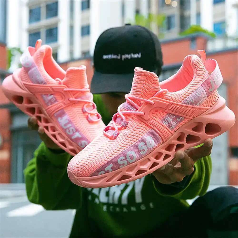 Red Super Lightweight Black Sport Shoes Skateboarding Mens Sneakers Lacing Boots Tenni Hyperbeast Snaeker Unusual