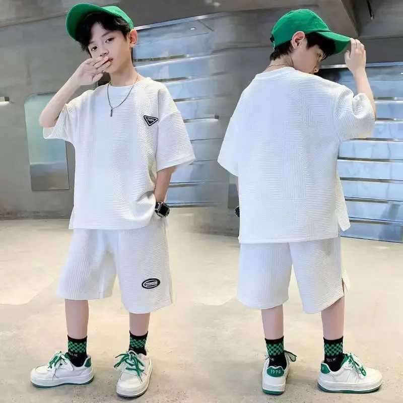 Provide childrens track and field clothing for ages 7 to 16 featuring a simple round neck design short sleeved top and loose shortsT250327