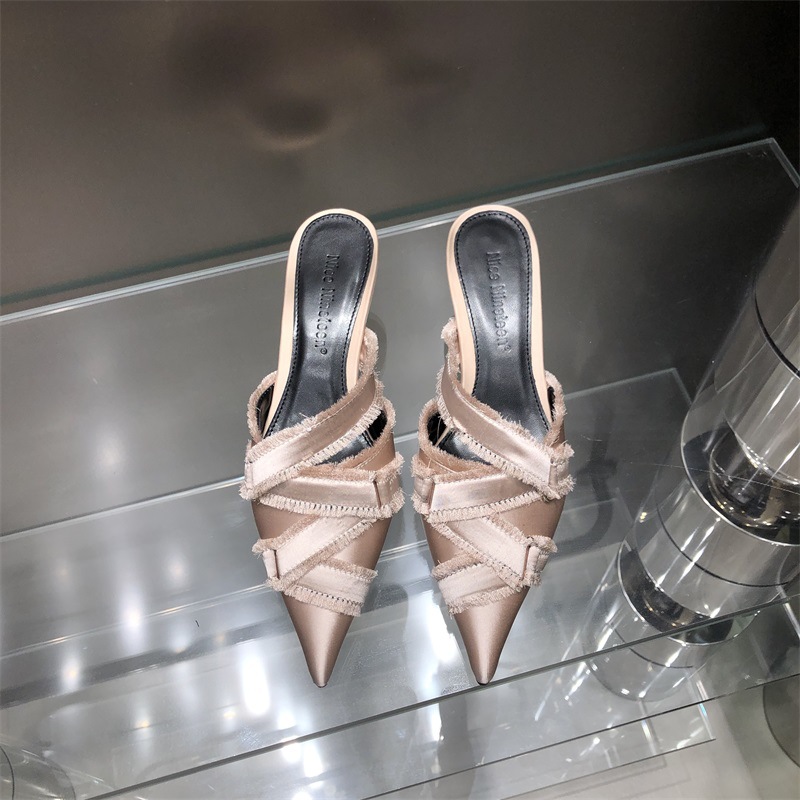 designer shoes 2025 new Women's summer outdoor cool slippers style pointed-toe denim mules Low heel Half slippers with covered toes
