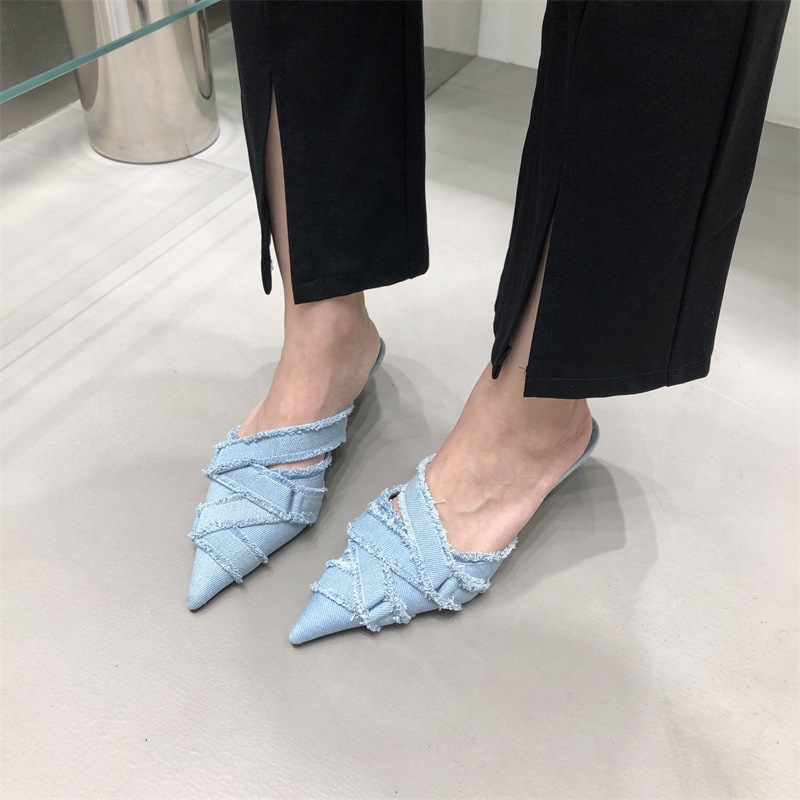 designer shoes 2025 new Women's summer outdoor cool slippers style pointed-toe denim mules Low heel Half slippers with covered toes