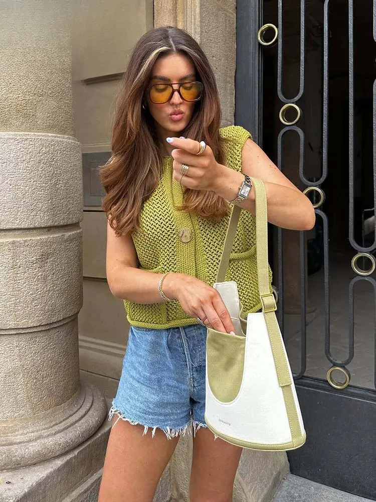 Women Fashion Sleeveless Coarse Needle Knitting Vest Sweater Female Chic Big Pockets Patch Buttons Cardigan Waistcoat Tops