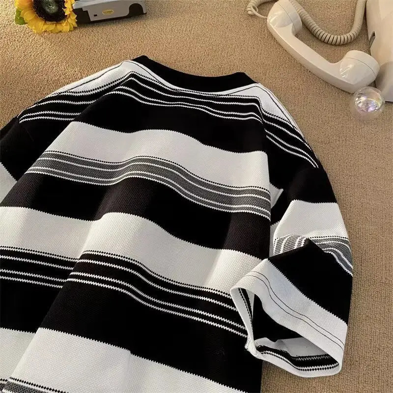Japanese summer retro mens and womens trend striped round neck short sleeved couple loose casual Tshirt Harajuku top 250326
