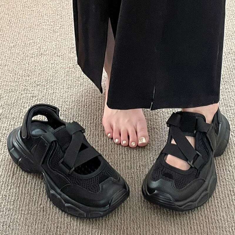 Designer Shoes Women's Summer Thick Bottom Casual Sandals For Girls Outdoor Retro Anti Slip Breathable Running Sneakers Fashion White Tennis Shoe