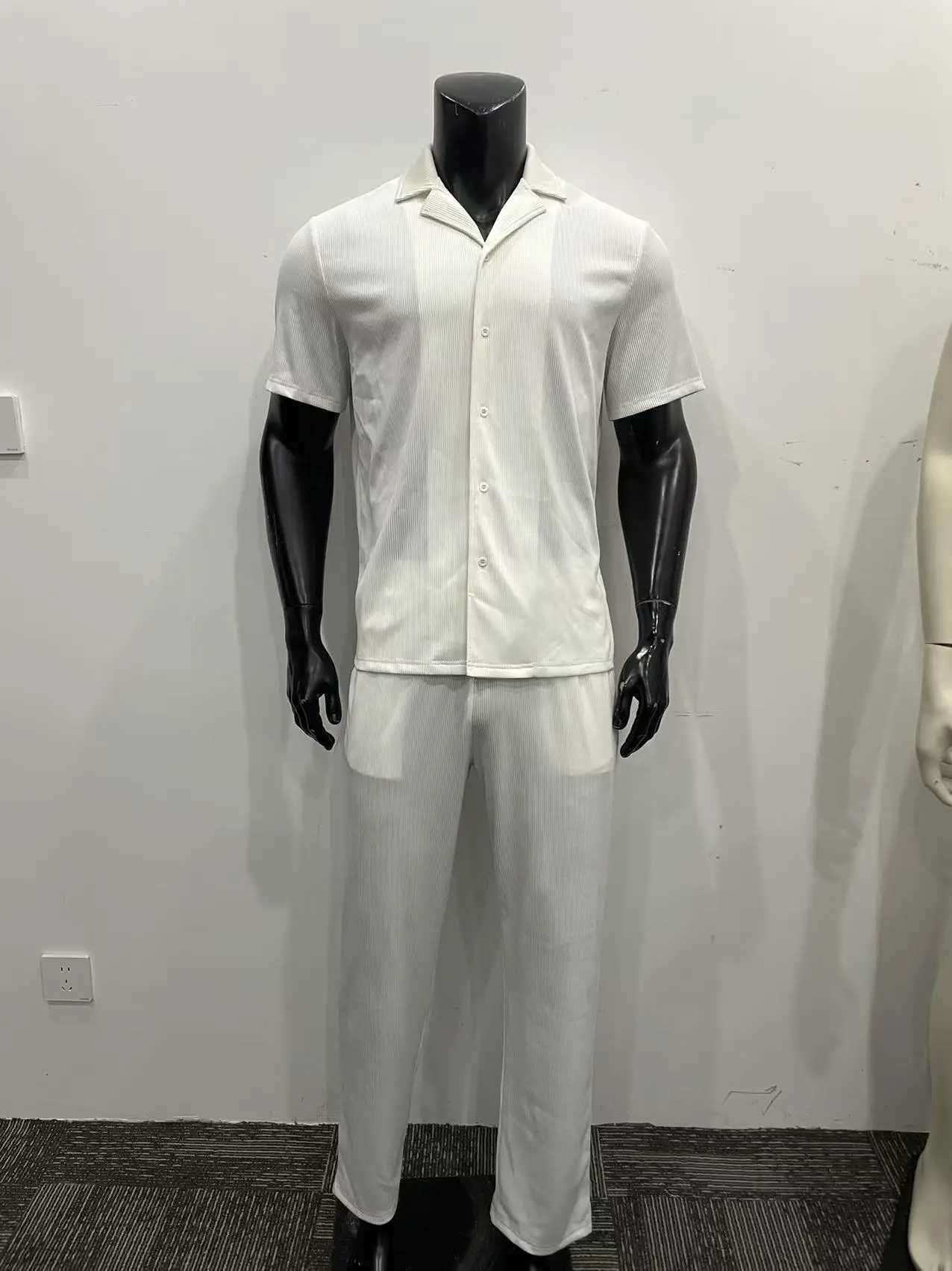 Mens solid color sportswear for early spring fashionable casual short sleeved shirt and pants.XJ250326