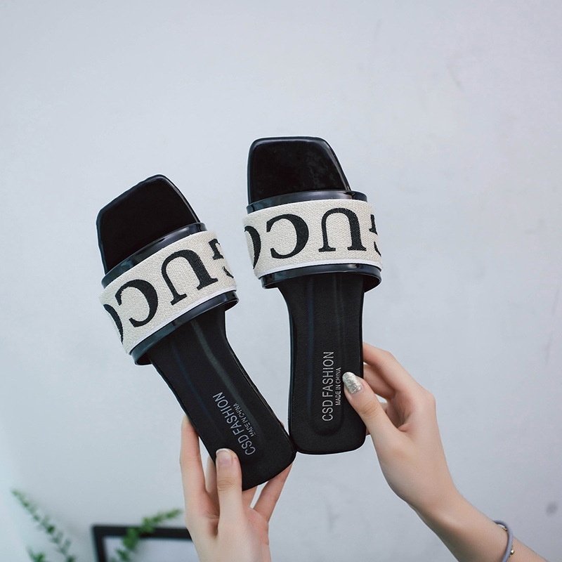 free shipping slippers designers for womens 2025 summer new fashion casual comfortable and versatile flat bottomed indoor and outdoor slippers sizes35