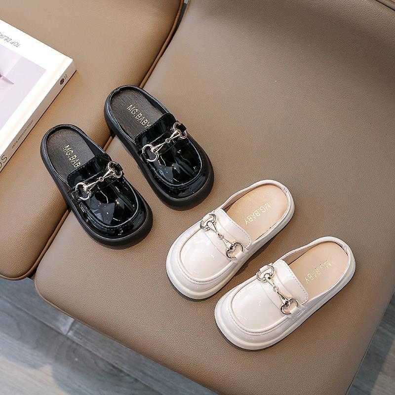 Slipper Girls slippers for summer 2023 new styles for medium and large childrens outdoor wear soft soled sandals with toe caps childrens fashionable p