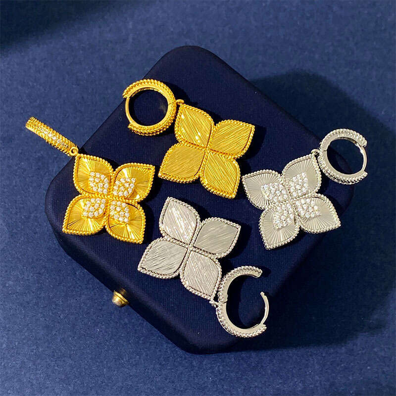 RC Four Leaf Clover Sparkg Dia wer Female Coldness Style Three Dimensional Pendant Ins Wind Earrings
