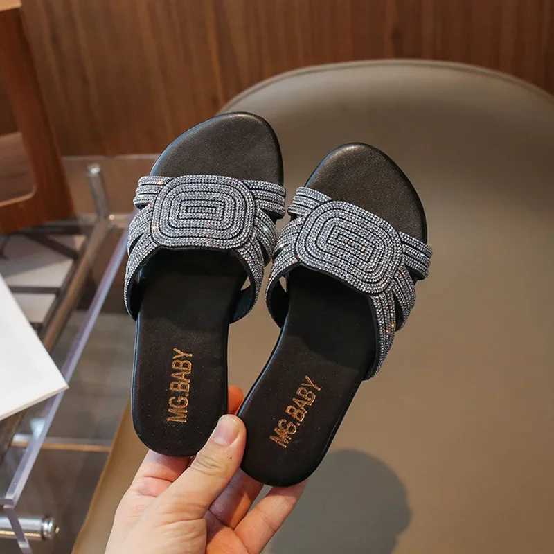 Slipper 2024 Summer Childrens Princess Slide Suitable for Girls Flat Water Diamond Fashion Edition Soft and Comfortable Casual Shoes S25326