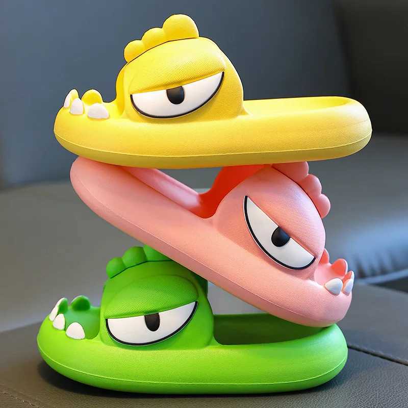 Slipper Comwarm Dinosaur Slide Children 3-15 Year Old Boys and Girls Family Shoes Summer Cartoon Bathroom Non slip Slide Teen Family Slide S25326